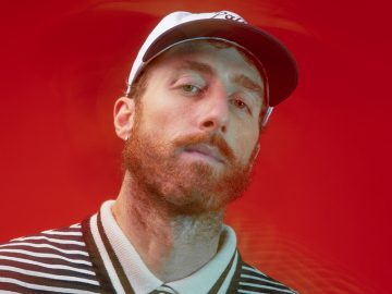 Mecna, gli amici e le contaminazioni di “Mentre nessuno guarda”