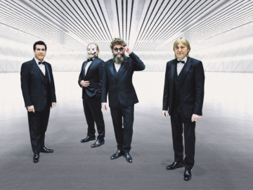 Extraliscio e Davide Toffolo con “Bianca luce nera”