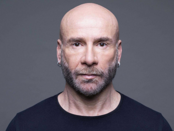 Mario Venuti in un grande successo di Nada “Ma che freddo fa”