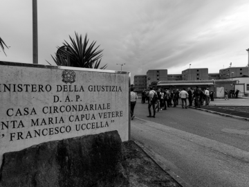 Pestaggi al Santa Maria Capua Vetere: il carcere serve, così com’è fatto?