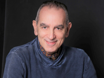 Il teatro piange Gennaro Cannavacciuolo: la sua voce a Fronte del Palco