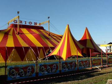 Sotto il tendone del Circo Grioni