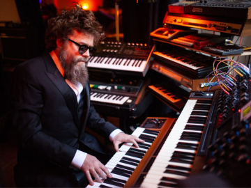 “Romantic Robot” un nuovo album e un’altra estate di grandi live per gli Extraliscio