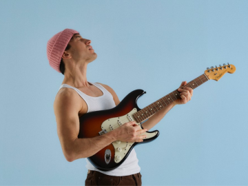 “Chilometri” è il nuovo singolo di Federico Baroni in ricordo di Michele Merlo