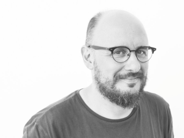 Lorenzo Bassotto: il teatro in una valigia