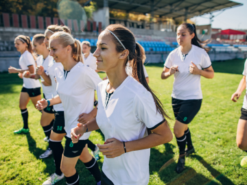 Svolta calcio femminile: le calciatrici diventano professioniste