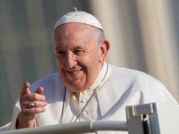 “Per i miei 10 anni di pontificato chiedo come regalo la Pace”