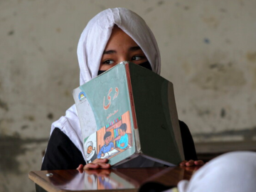 Nel 2022 arrivati in Italia via mare 13.386 minori soli