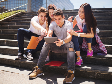 Smartphone e social media: ogni tecnologia ha il suo tempo