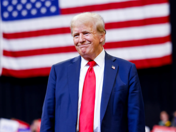 Donald Trump sta assumendo sempre più un ruolo di imperatore?