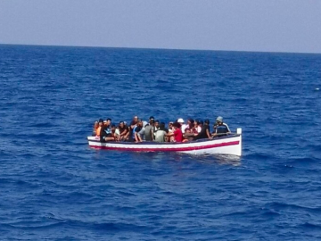 Lampedusa, emergenza sbarchi, migliaia di migranti sull’isola