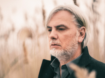 Paolo Benvegnù e il suo nuovo album “È inutile parlare d’amore”