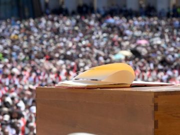 Roma dopo l’addio a Papa Francesco