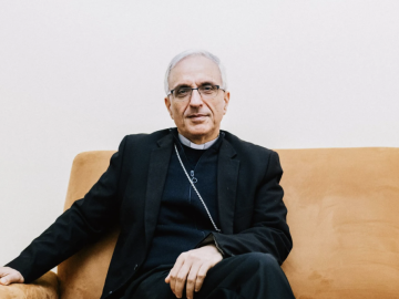 Costruire la pace in Medio Oriente: la voce di Mons. Rafic Nahra da Nazareth